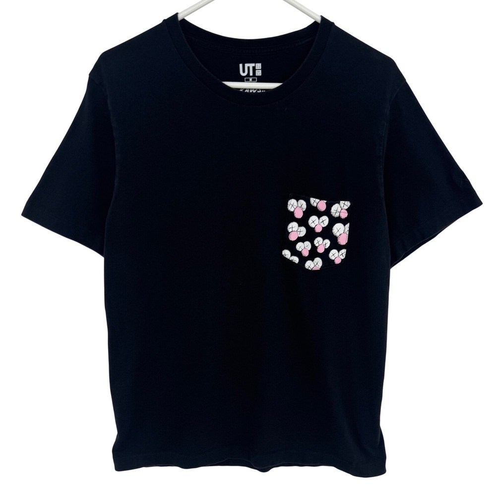 Uniqlo UT KAWS Pocket T-Shirt Mens Medium Black Companion Graphic Tee‎
